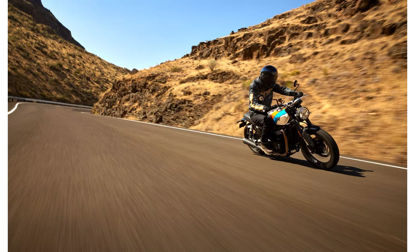 Suzuki GSX-8TT 2025 vs Triumph Speed Twin 900 2025