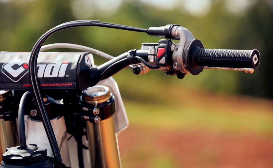 Triumph TF 450-RC EDITION Bild 5: Triumph TF 450-RC EDITION