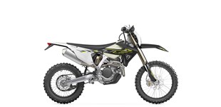 Beta RR X-PRO 2T 200 2025 vs Triumph TF 250-E 2025