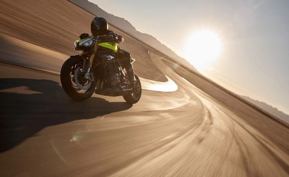Triumph Speed Triple 1200 RX Bild 8: Triumph Speed Triple 1200 RX
