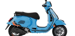Piaggio Beverly 300 2023 vs Vespa GTS 310 SuperSport 2025 Piaggio Beverly 300 2023 vs Vespa GTS 310 SuperSport 2025