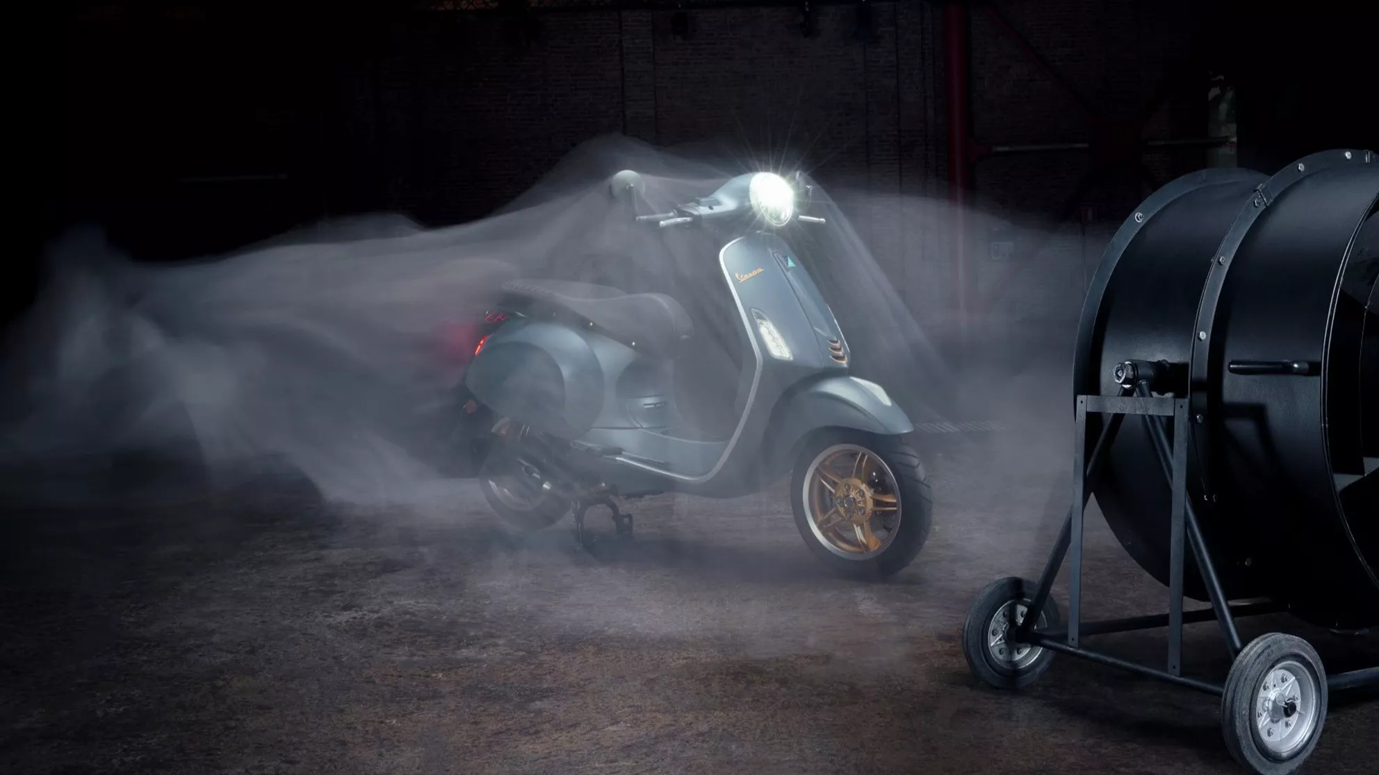 Vespa Primavera 50 Officina 8 - Image 1 Vespa Primavera 50 Officina 8 - Image 1