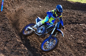 Yamaha YZ125 Monster Energy Yamaha Racing Edition 2025 - Bild 3 Yamaha YZ125 Monster Energy Yamaha Racing Edition 2025 - Bild 3