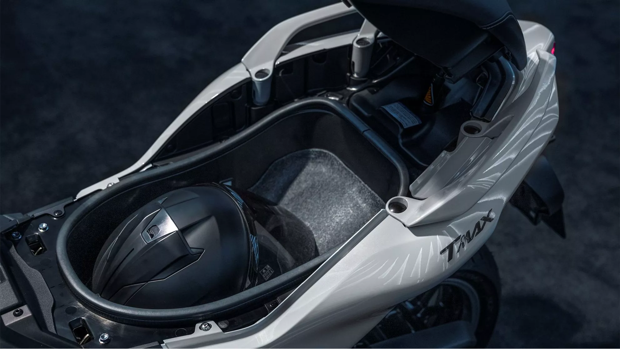 Yamaha TMAX Tech MAX - Image 13 Yamaha TMAX Tech MAX - Image 13