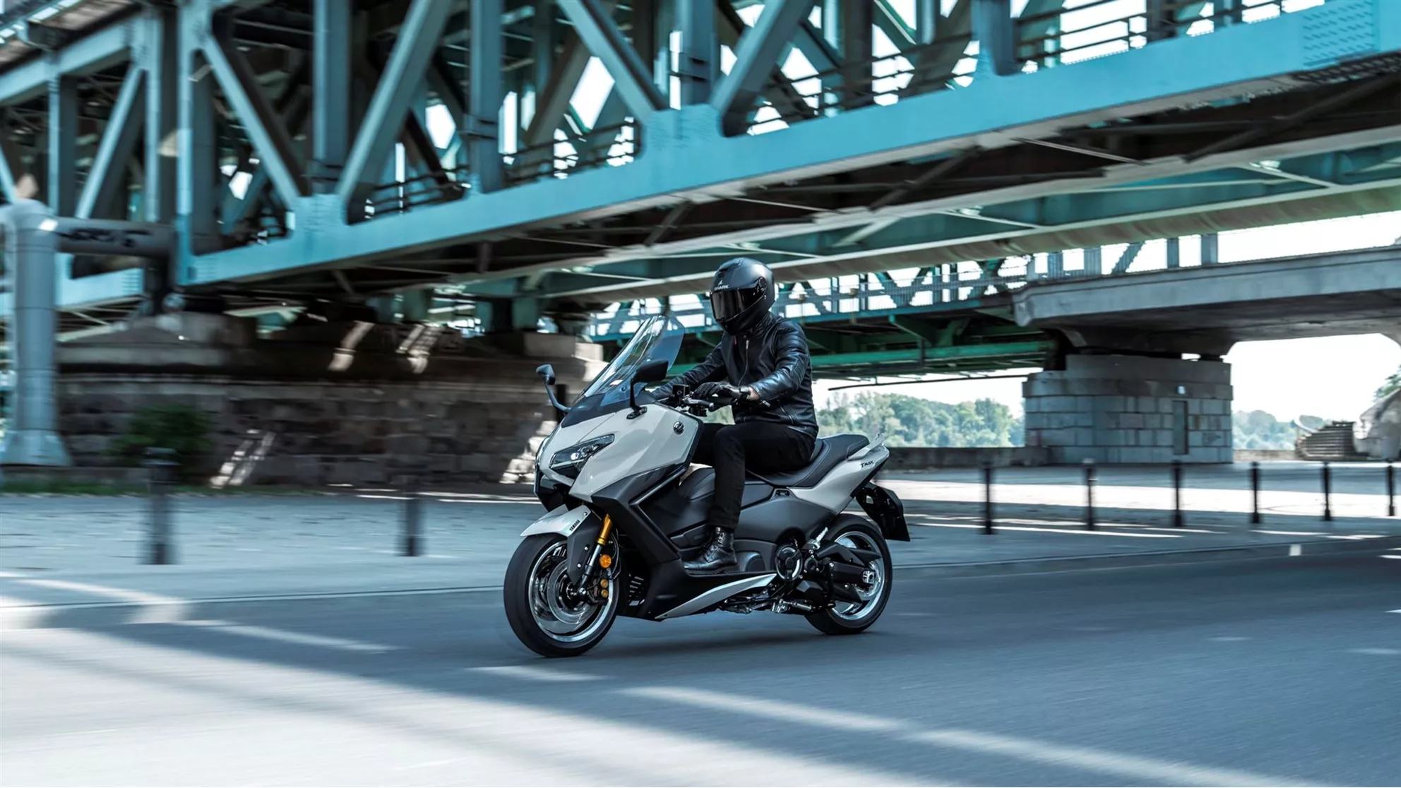 Yamaha TMAX Tech MAX - Image 2 Yamaha TMAX Tech MAX - Image 2