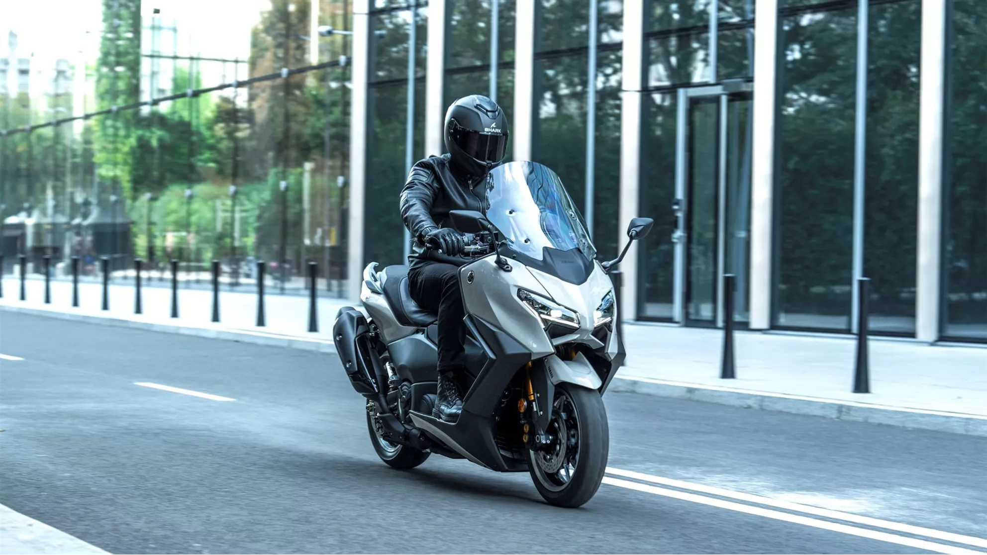 Yamaha TMAX Tech MAX - Image 17 Yamaha TMAX Tech MAX - Image 17