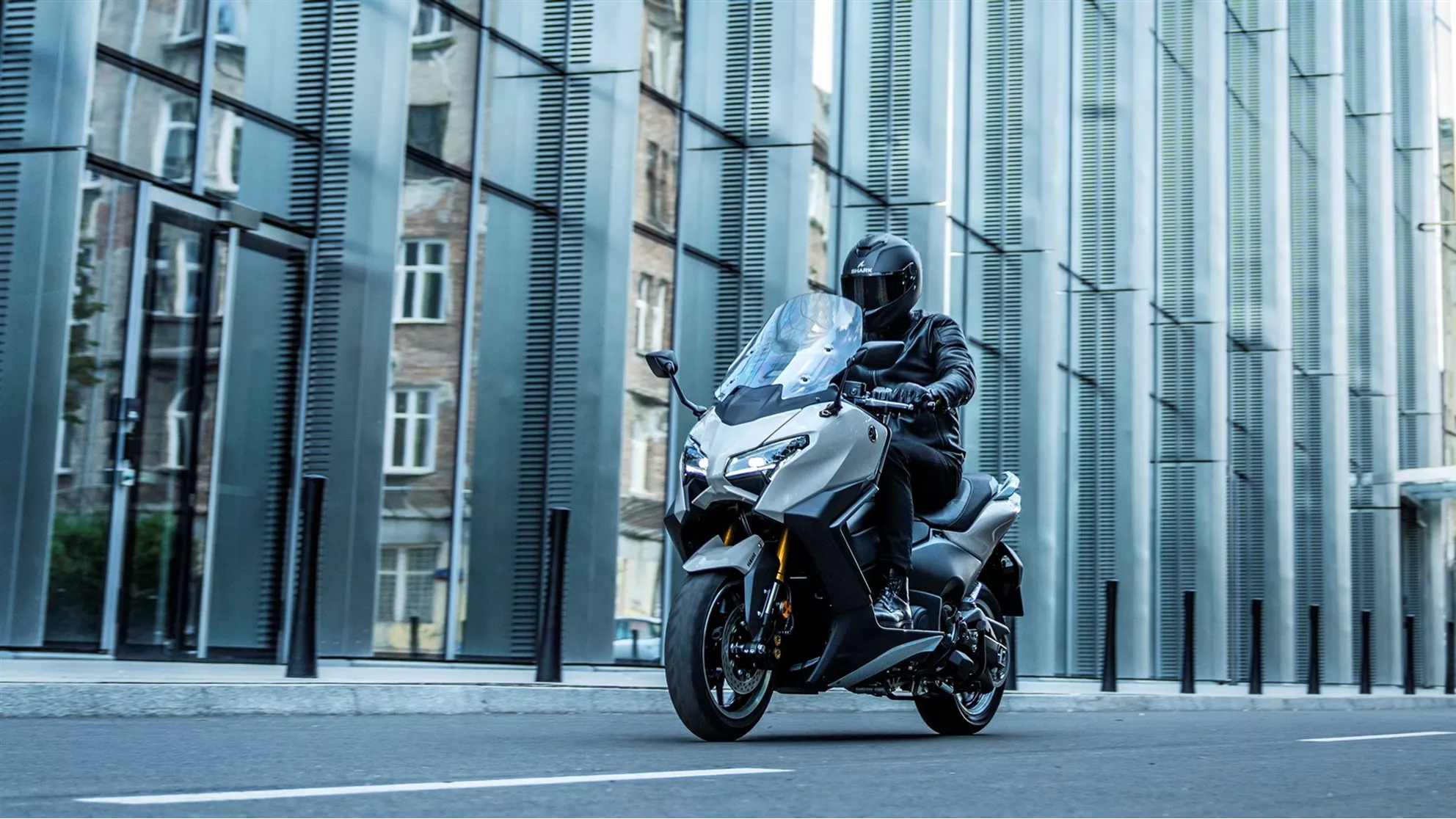 Yamaha TMAX Tech MAX - Image 18 Yamaha TMAX Tech MAX - Image 18