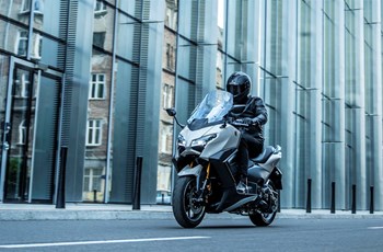 Yamaha TMAX Tech MAX 2025 - Bild 21 Yamaha TMAX Tech MAX 2025 - Bild 21