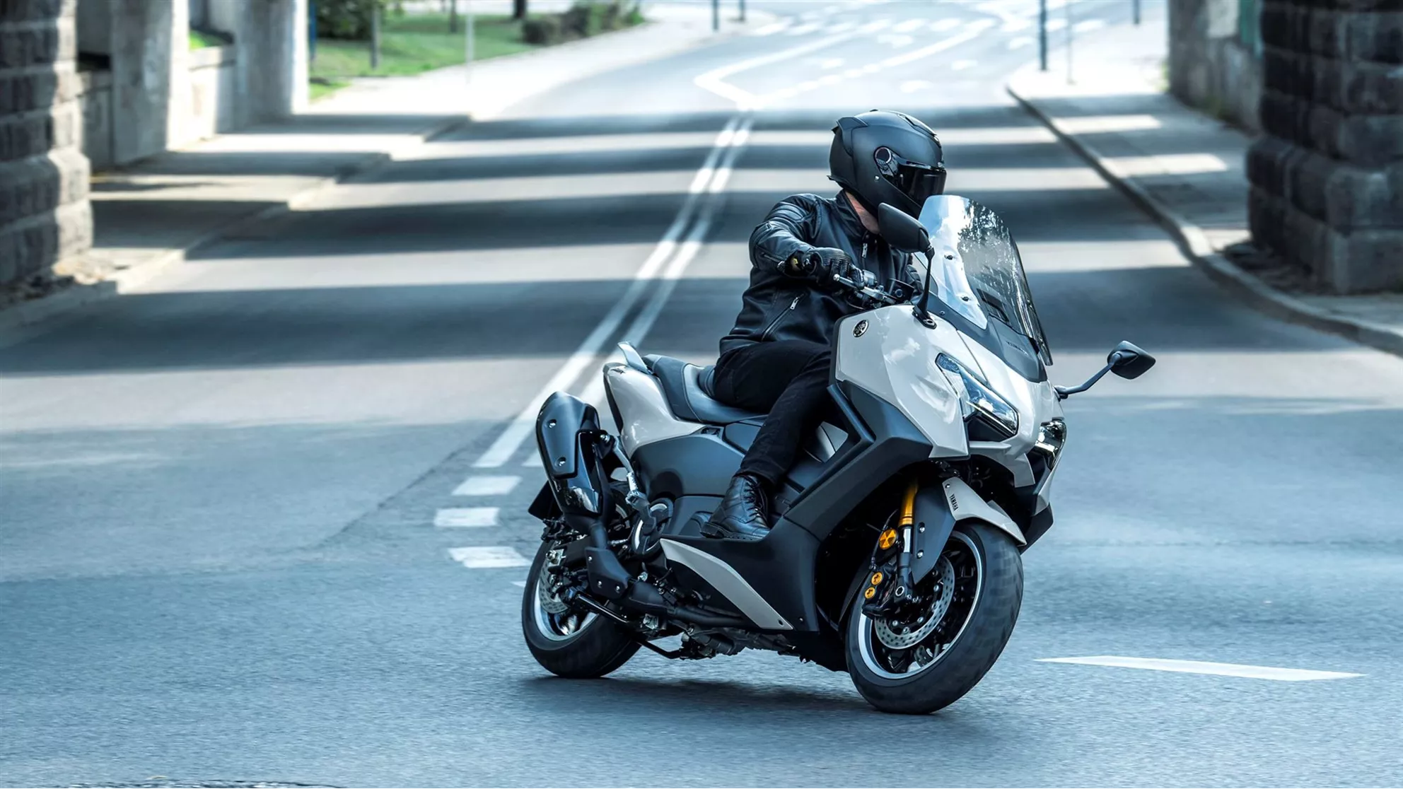 Yamaha TMAX Tech MAX - Image 19 Yamaha TMAX Tech MAX - Image 19