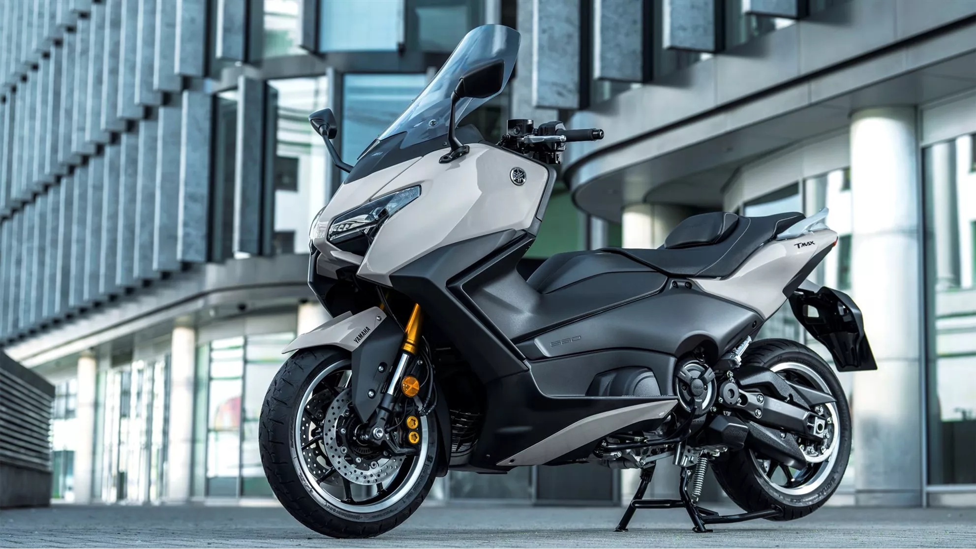 Yamaha TMAX Tech MAX - Image 1 Yamaha TMAX Tech MAX - Image 1