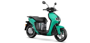 Piaggio 1 + 2025 vs Yamaha NEO's Dual Battery 2025