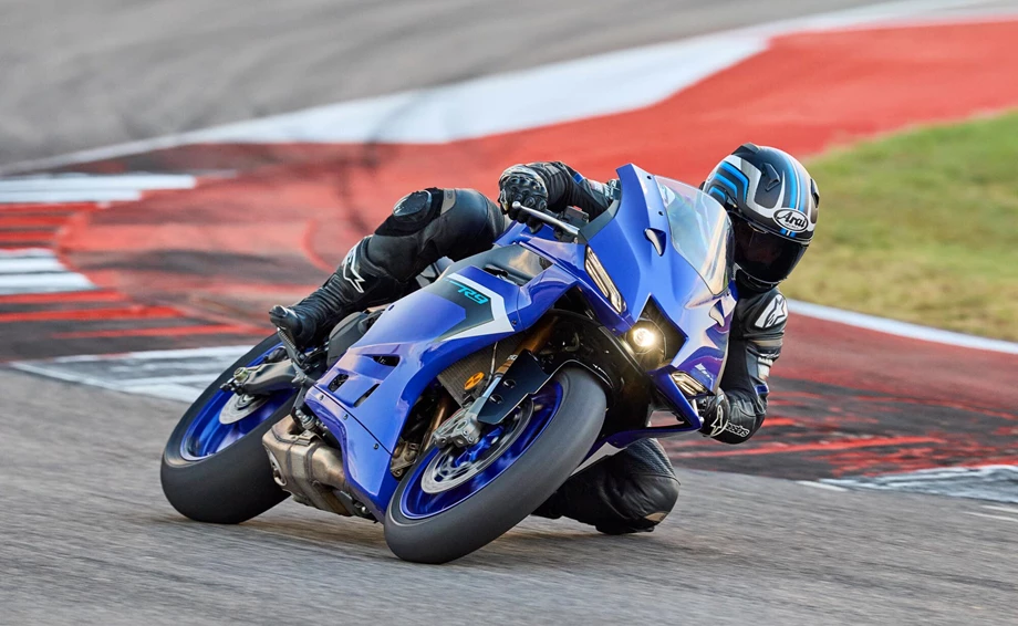 Yamaha R9 Bild 2: Yamaha R9