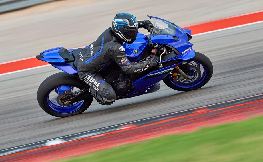 Yamaha R9 Bild 4: Yamaha R9