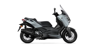 Yamaha XMAX 300 Tech MAX+ 2025 vs Yamaha MT-03 2025 Yamaha XMAX 300 Tech MAX+ 2025 vs Yamaha MT-03 2025