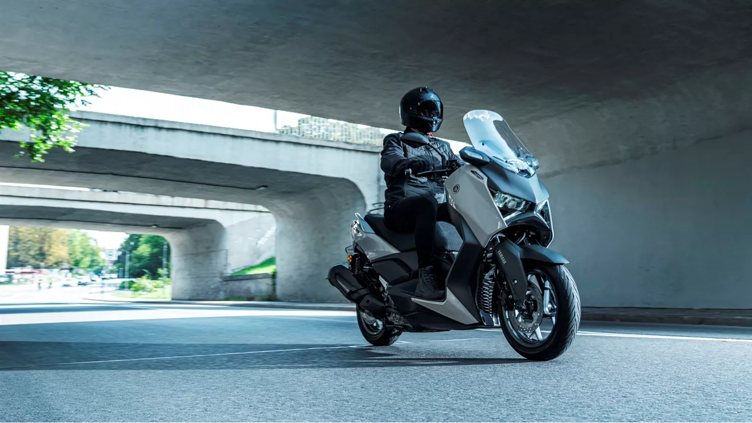 Yamaha XMAX 300 Tech MAX+ 2025 - technical data, prices, reviews