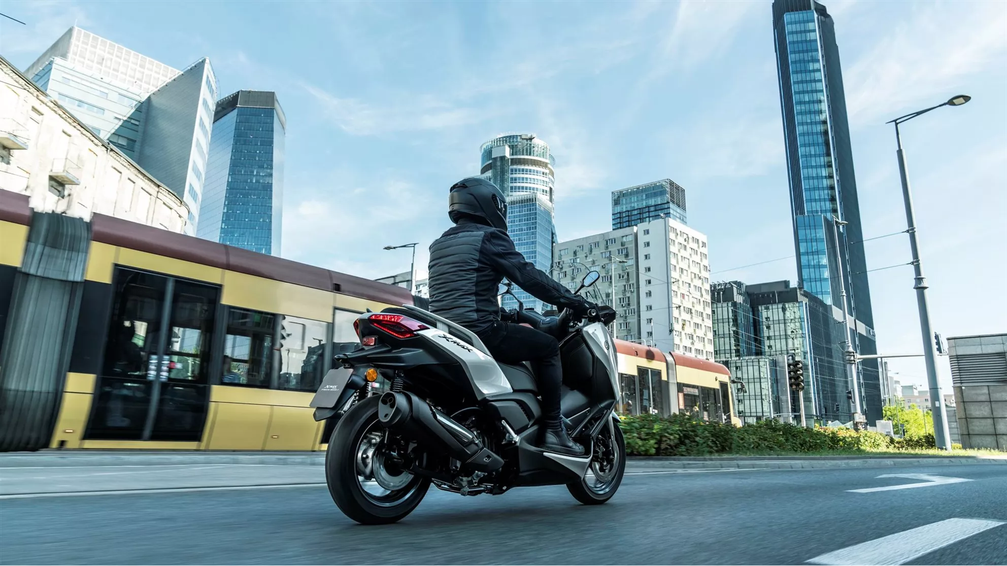 Yamaha XMAX 300 Tech MAX+ - Image 11 Yamaha XMAX 300 Tech MAX+ - Image 11