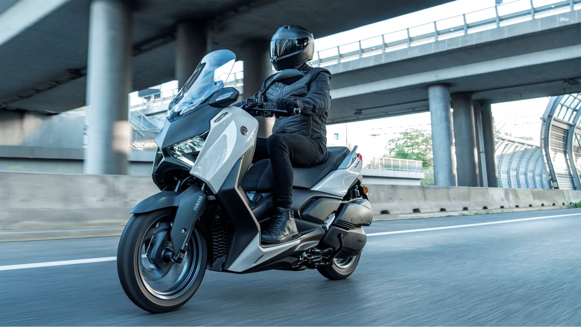 Yamaha XMAX 300 Tech MAX+ - Image 12 Yamaha XMAX 300 Tech MAX+ - Image 12