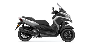 Yamaha Tricity 300 2025 vs Yamaha Tricity 125 2021 Yamaha Tricity 300 2025 vs Yamaha Tricity 125 2021