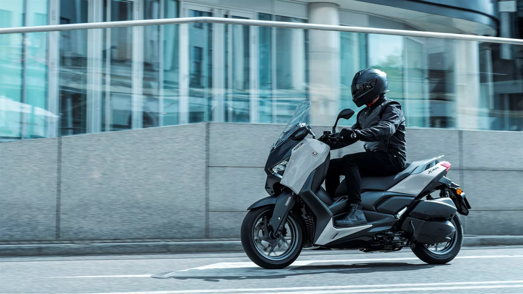 Yamaha XMAX 300 Tech MAX - Image 13 Yamaha XMAX 300 Tech MAX - Image 13