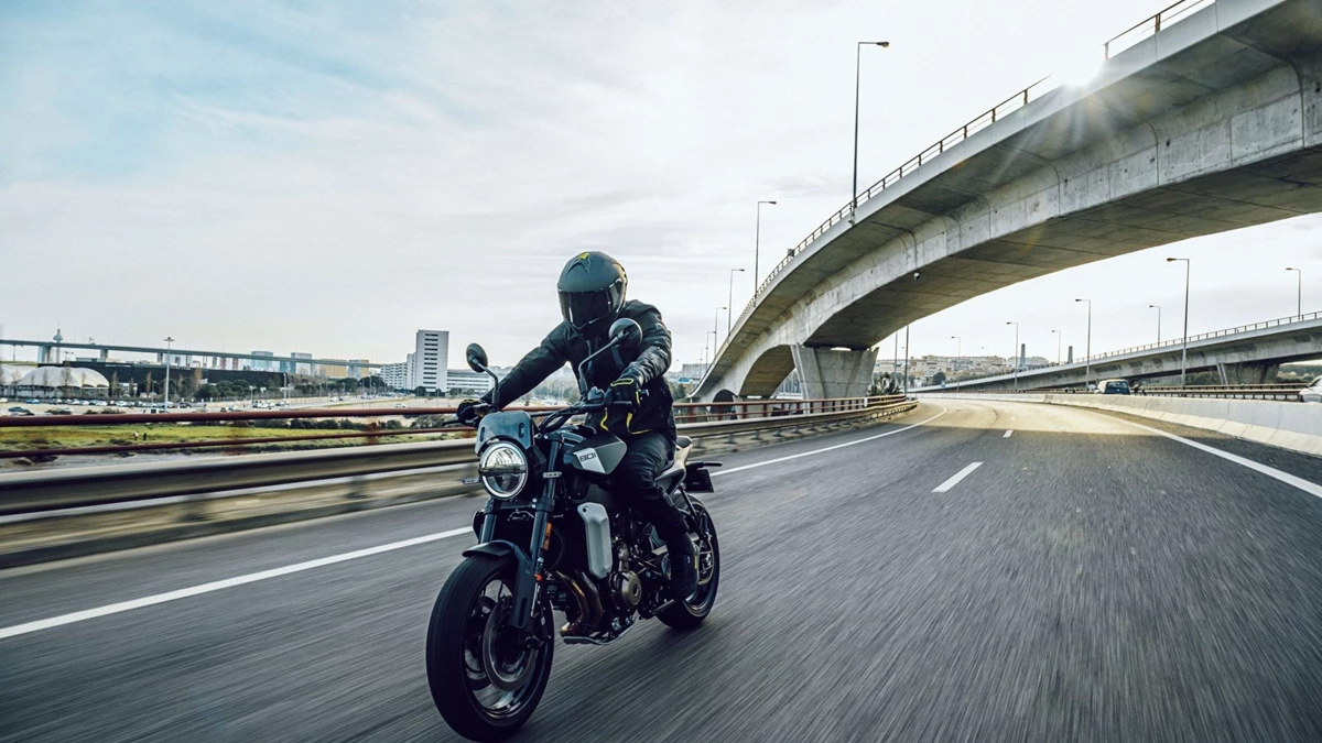 Husqvarna Svartpilen 801 Bild 4: Husqvarna Svartpilen 801