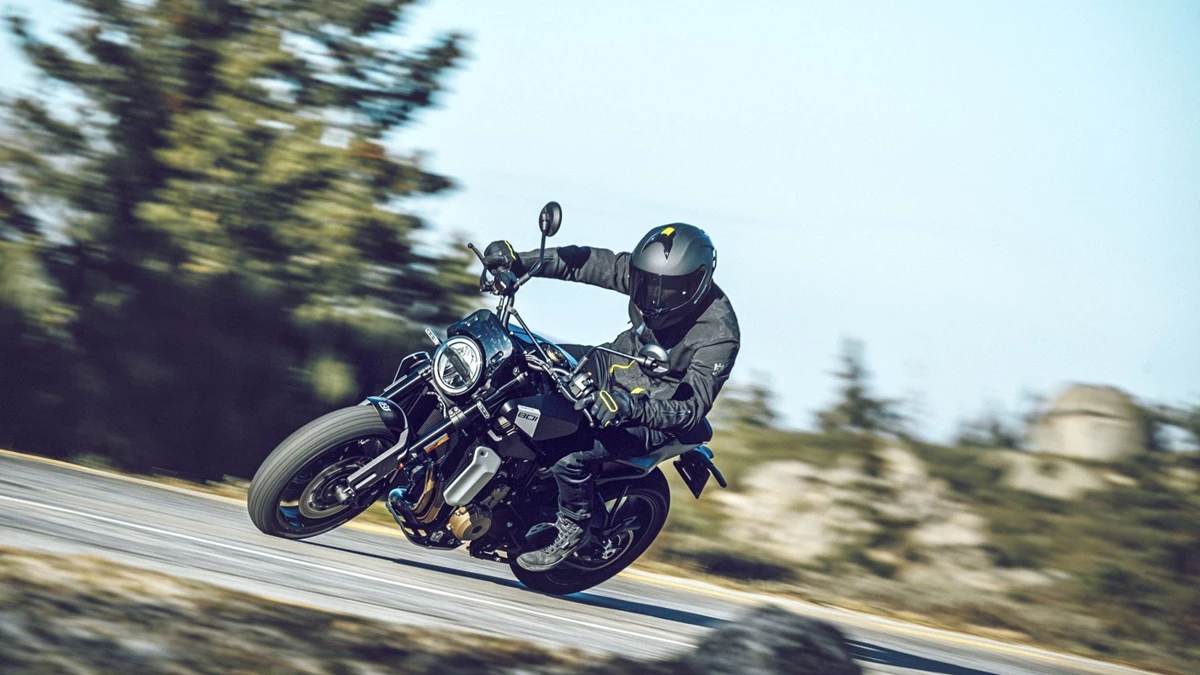 Husqvarna Svartpilen 801 Bild 10: Husqvarna Svartpilen 801