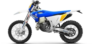 Husqvarna TE 250 Heritage 2025 vs KTM 250 EXC TBI Sixdays 2024 Husqvarna TE 250 Heritage 2025 vs KTM 250 EXC TBI Sixdays 2024