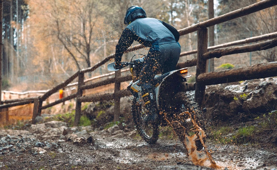 Husqvarna TE 125 Bild 9: Husqvarna TE 125