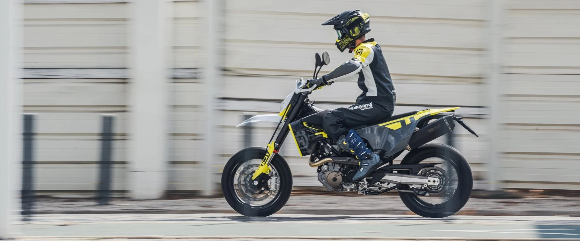 Husqvarna 701 Supermoto - Immagine 1