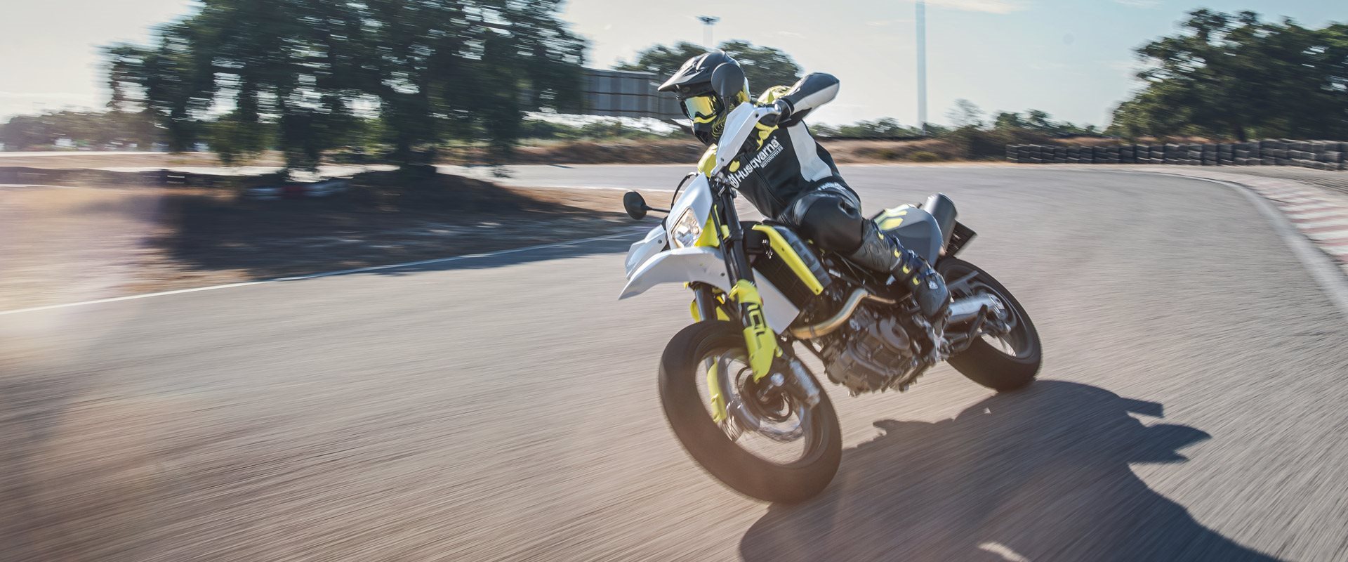 Husqvarna 701 Supermoto - Immagine 2
