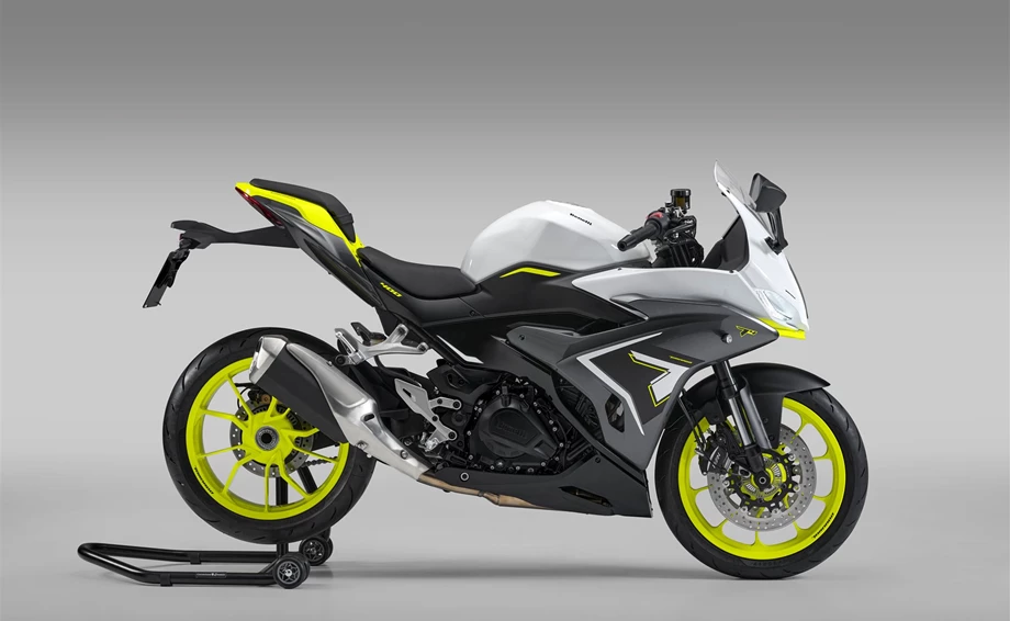 Benelli Tornado 400 Bild 3: Benelli Tornado 400