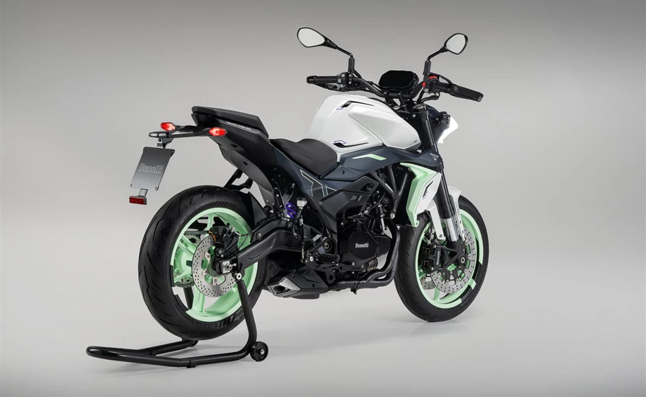 Benelli Tornado Naked Twin 500 Bild 3: Benelli Tornado Naked Twin 500
