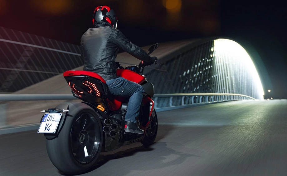 Ducati Diavel V4 Bild 14: Ducati Diavel V4