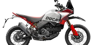 Ducati DesertX Rally 2025 vs Yamaha Tenere 700 Rally 2025 Ducati DesertX Rally 2025 vs Yamaha Tenere 700 Rally 2025