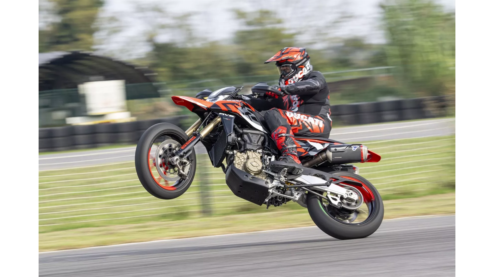 Ducati Hypermotard 698 Mono RVE - Image 1 Ducati Hypermotard 698 Mono RVE - Image 1