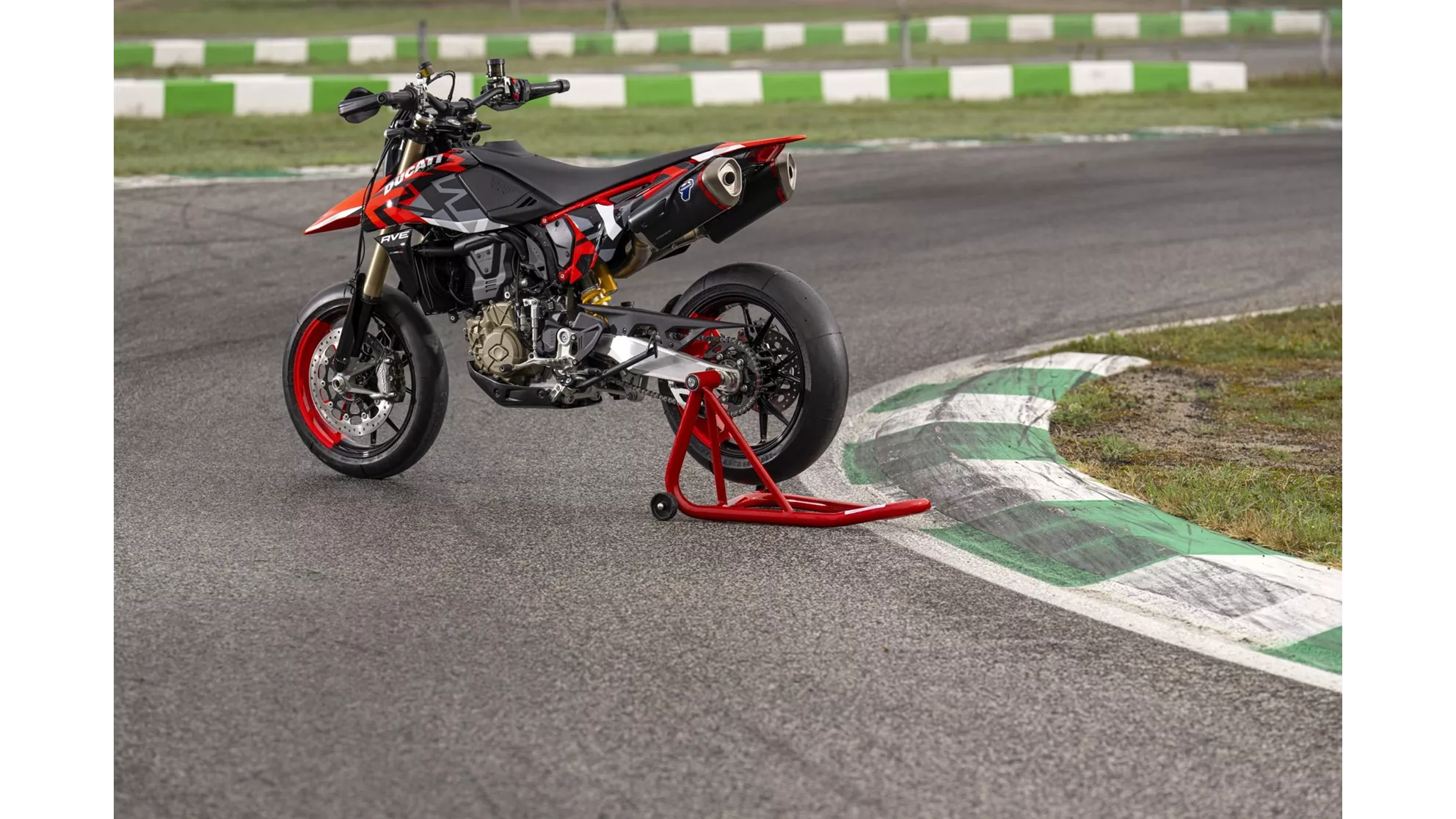Ducati Hypermotard 698 Mono RVE - Image 8 Ducati Hypermotard 698 Mono RVE - Image 8