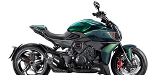 Ducati Diavel V4 2025 vs Ducati Diavel for Bentley 2025