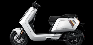 NIU NQiX 500 2025 vs Vespa GTS 125 Super Sport 2025 NIU NQiX 500 2025 vs Vespa GTS 125 Super Sport 2025