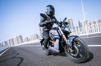 Super Soco TS Streethunter 75 km/h 2025 - Bild 8