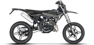 Yamaha DT 50 X Supermoto 2009 vs Beta RR Motard 2T 50 X special edition 2025