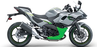 Kawasaki Ninja 7 Hybrid 2025 vs Triumph Daytona 660 2025