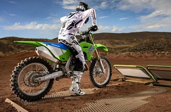 Kawasaki KX450 50th Anniversary Edition 2025 - Bild 8