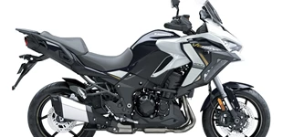 Triumph Scrambler 1200 XE 2025 vs Kawasaki Versys 1100 SE 2025 Triumph Scrambler 1200 XE 2025 vs Kawasaki Versys 1100 SE 2025