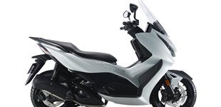 Zontes 350 D 2025 vs BMW C 400 X 2022