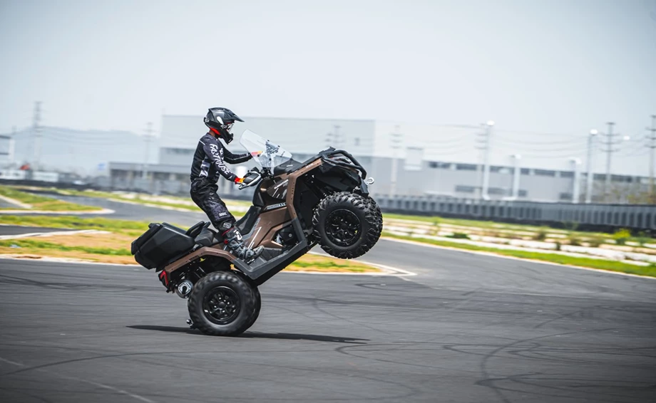 QJ Motor SFA 1000 ABS EPS DLX HIGHLAND Bild 3: QJ Motor SFA 1000 ABS EPS DLX HIGHLAND