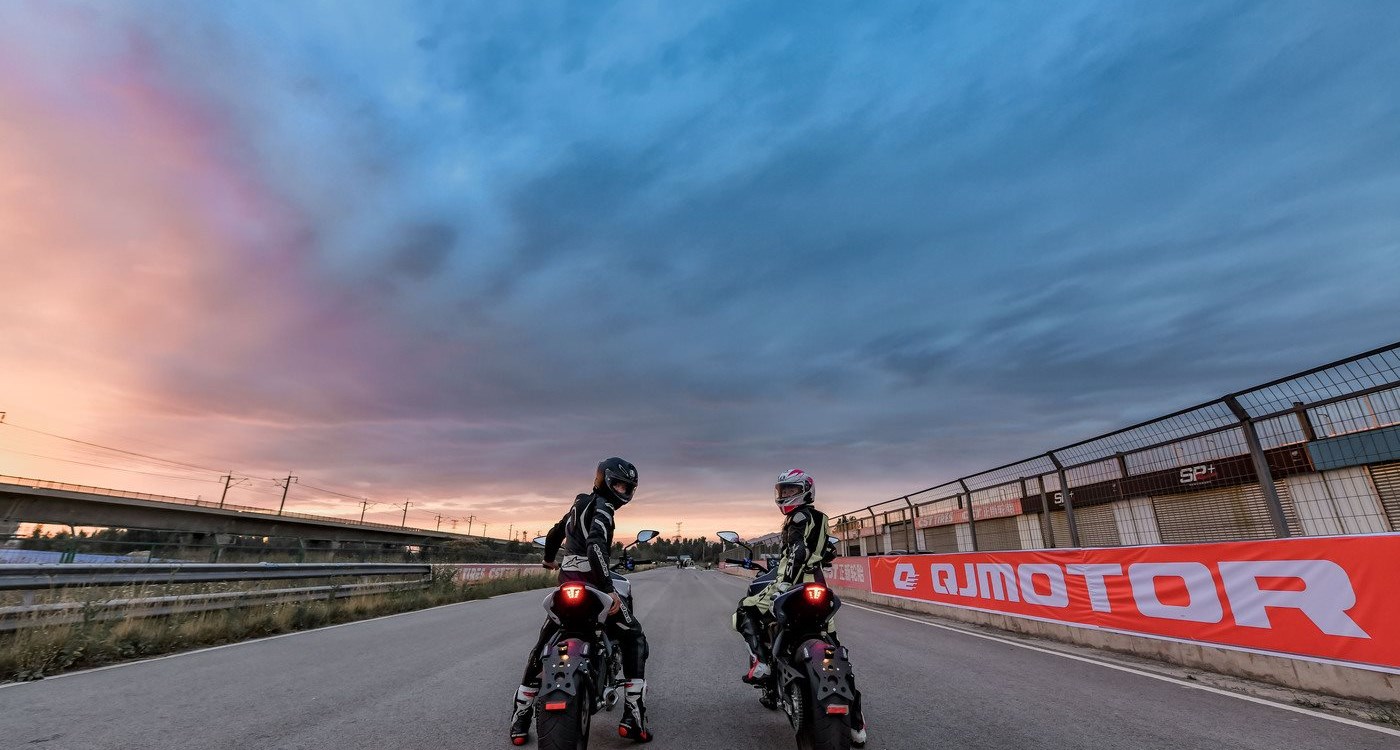 Zum Vergrößern bitte anklicken! QJ Motor SRK 600 PRO