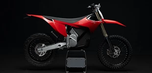 KTM 690 SMC R 2019 vs Stark Future Varg EX 2025 KTM 690 SMC R 2019 vs Stark Future Varg EX 2025