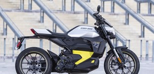 Can-Am Pulse 73' 2025 vs Can-Am Spyder RT-S 2016