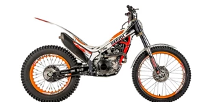 Montesa Cota 301RR Race Replica 2025 vs Montesa Cota 301RR Race Replica 2024 Montesa Cota 301RR Race Replica 2025 vs Montesa Cota 301RR Race Replica 2024