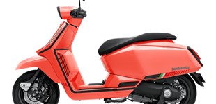 Lambretta X125 2025 vs Aprilia SR GT Replica 125 2025