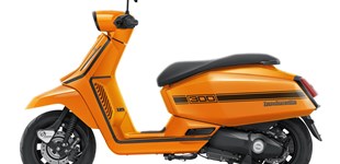 Lambretta X300 SR 2025 vs Vespa GTS 300 Super Sport 2022